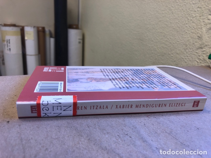 Libros: BEKATUAREN ITZALA. XABIER MENDIGUREN. ELKAR 1995. EUSKARAZ. - Foto 7