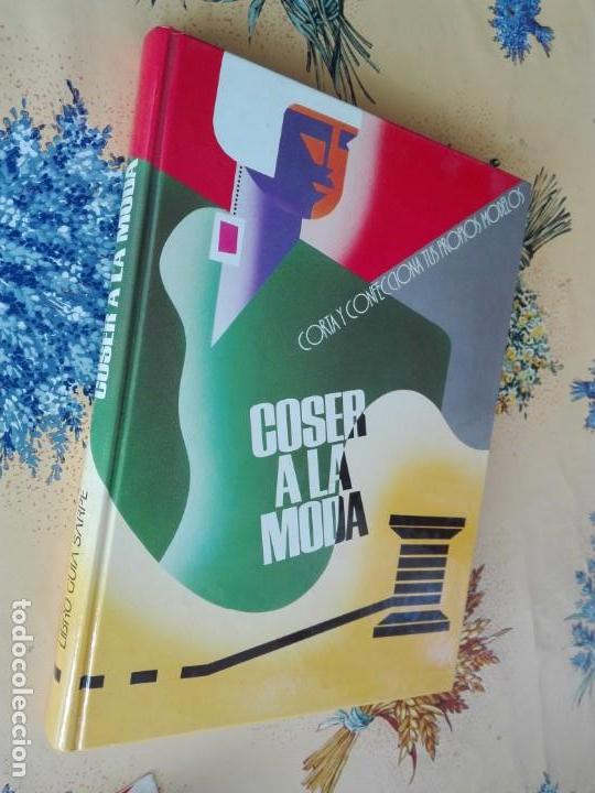 Libros: LIBRO 1988 - COSER A LA MODA - SARPE - 200 PG / 1 KG - TAPAS DURAS - Foto 1