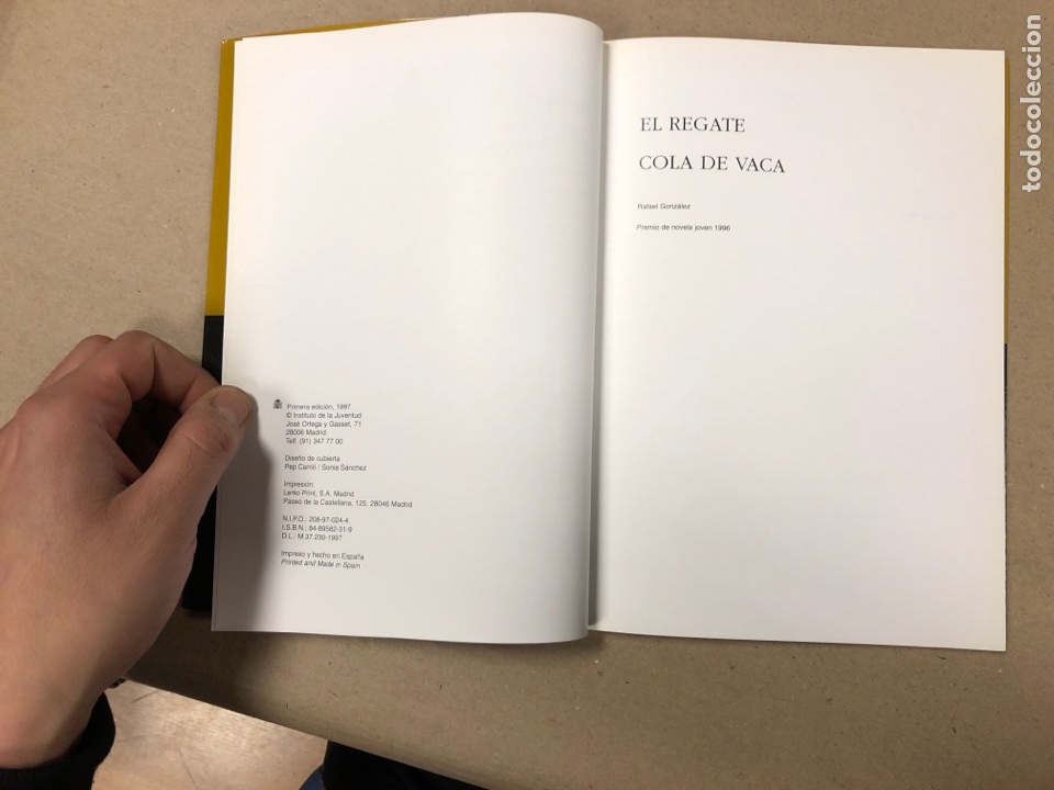 Libros: EL REGATE COLA DE VACA. RAFAEL GONZ&Aacute;LEZ. PREMIO DE NOVELA JOVEN 1996. - Foto 2