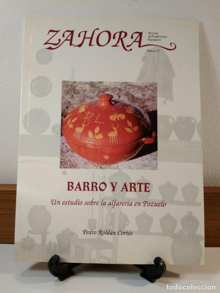 Libri di seconda mano: BARRO Y ARTE. Un estudio sobre la alfarer&iacute;a. ROLD&Aacute;N CORT&Eacute;S, P. Albacete, 2001. ISSN 11327030.