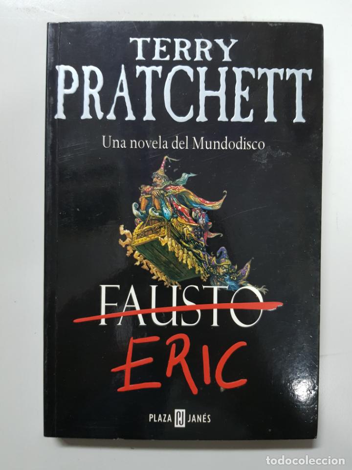 Libros: Eric Fausto. Una novela del Mundodisco  / Terry Pratchett - Foto 1