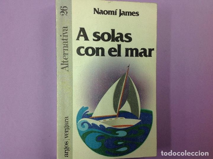 Libros: A solas con el mar . 1981, Naom&iacute; james . - Foto 1