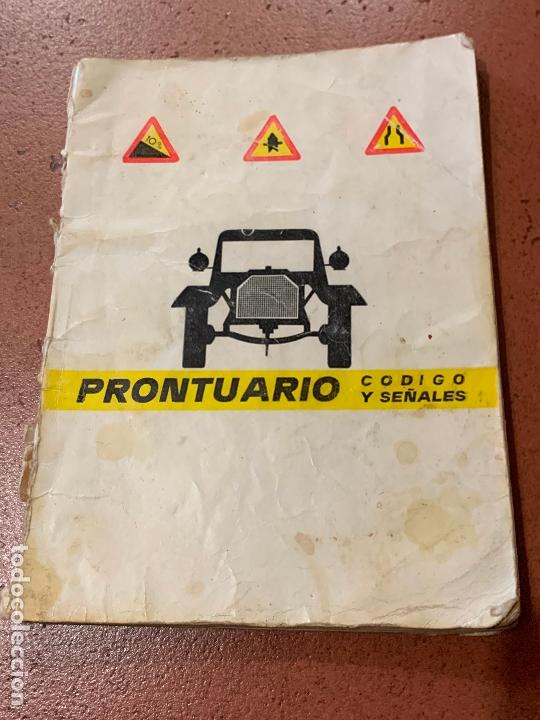 Livres: Antiguo codigo de circulacion. A&ntilde;o 1969 Mide 16x12 cms. Se&ntilde;ales de uso en las tapas