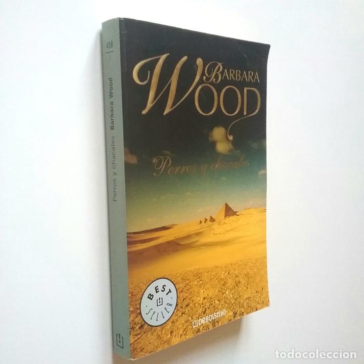 Libros: Barbara Wood - Perros y chacales - Foto 1