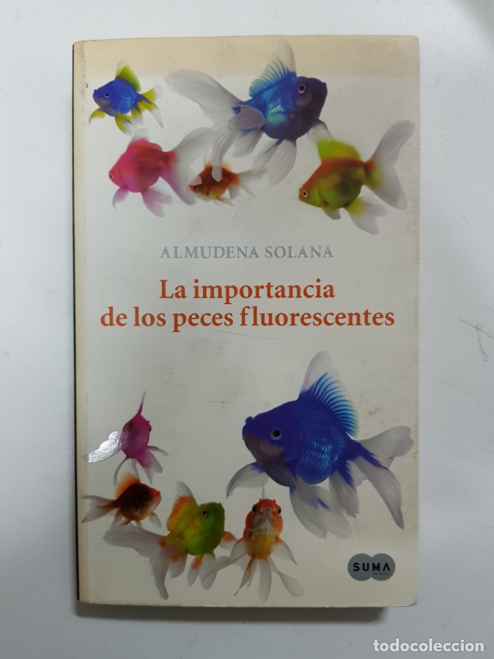Libros: La importancia de los peces fluorescentes  / Almudena Solana - Foto 1