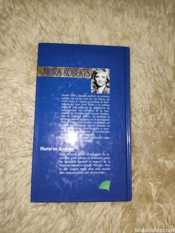 Libros: Humo en la noche - Nora Roberts - Foto 2