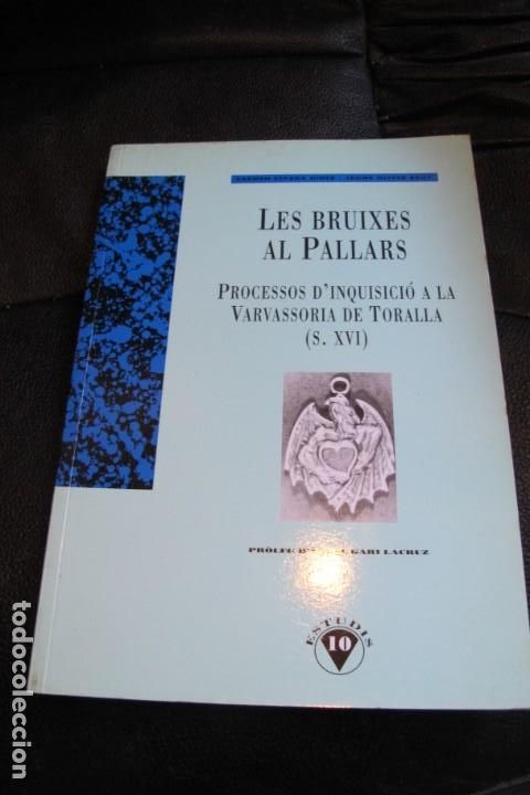 Libri di seconda mano: LES BRUIXES AL PALLARS. PROCESSOS D'INQUISICIO A LA VARVASSORIA DE TORALLA. (S. XVI)