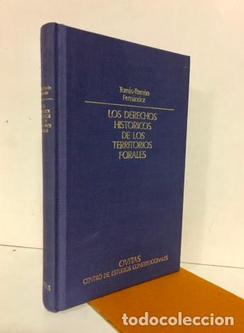 Livros em segunda m&atilde;o: Los derechos hist&oacute;ricos de los territorios forales.Bases constitucionales y estatutarias de la admin