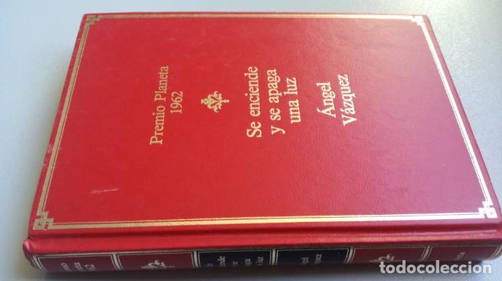 Libri di seconda mano: SE ENCIENDE Y SE APAGA UNA LUZ - ANGEL VAZQUEZ	 / 	 PLANETA	 / 	G304