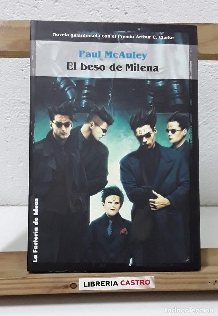 Libros: El beso de Milena - Paul McAuley - Foto 1