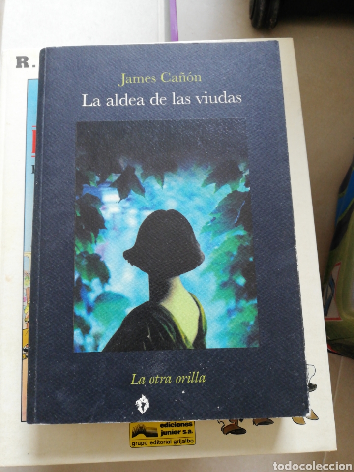Libros: La aldea de las viudas, la otra orilla - Foto 1