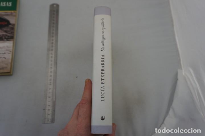 Libros: (9A) UN MILAGRO EN EQUILIBRIO - LUCIA ETXEBARRIA / CIRCULO DE LECTORES - Foto 2