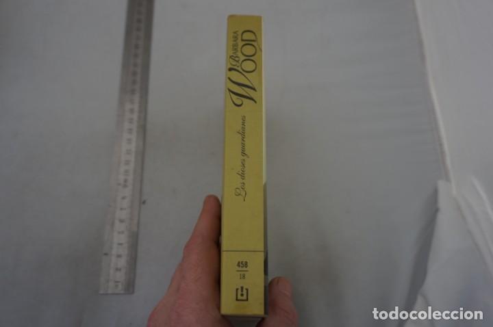 Libros: (9E) LOS DIOSES GUARDIANES - BARBARA WOOD / DEBOLSILLO - Foto 2