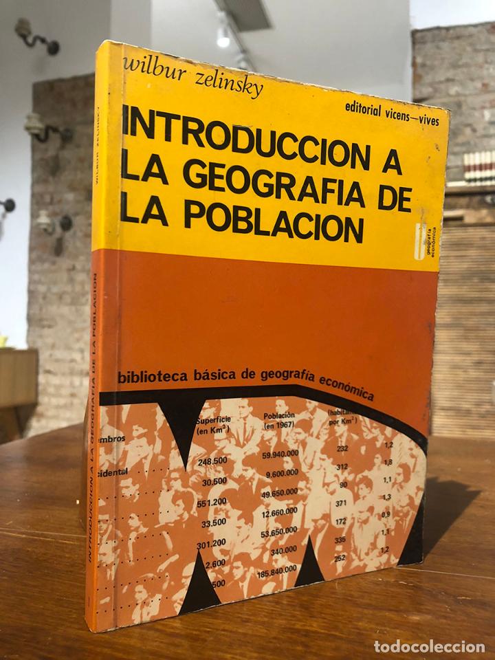 Libros: Introducci&oacute;n a la geograf&iacute;a de la poblaci&oacute;n. - ZELINSKY, Willbur. - Foto 1