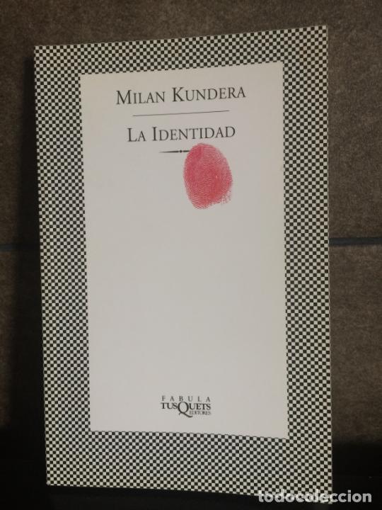 Libros: La identidad. Milan Kundera. (F&Aacute;BULA) (Spanish Edition) - Foto 1