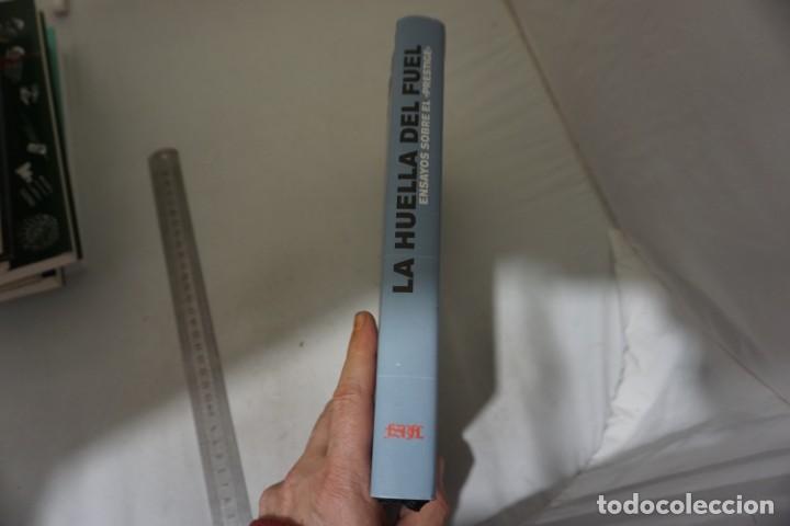 books: 7- F / LA HUELLA DEL FUEL, ENSAYOS SOBRE EL PRESTIGE - FUNDACION SANTIAGO REY FERNANDEZ-LATORRE