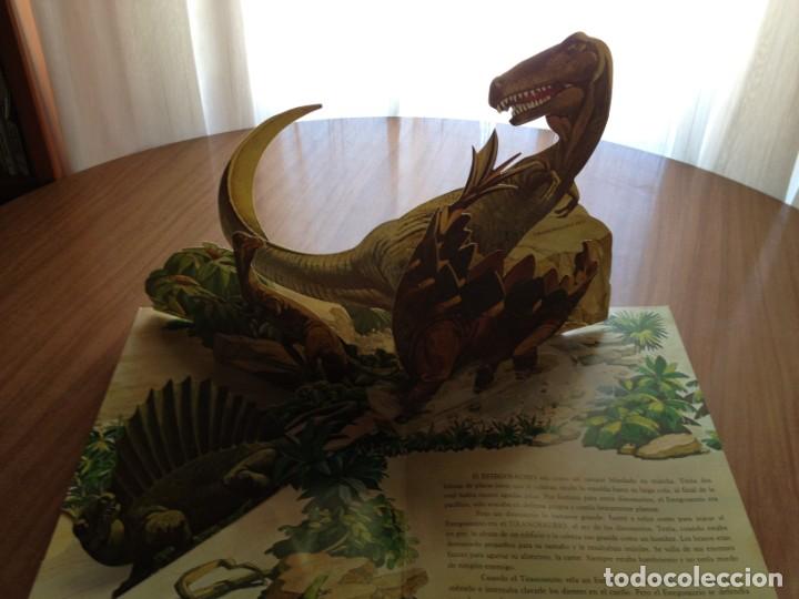 Libros: LOS DINOSAURIOS. UN LIBRO MAGICO. LIBRO TROQUELADO. MONTENA - Foto 2