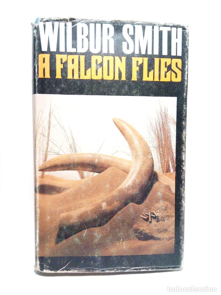 Libros: SMITH, Wilbur - A Falcon Flies - Foto 1