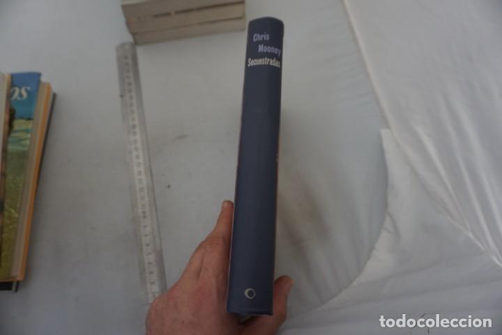 Libros: AR/1/ SECUESTRADAS - CHRIS MOONEY / CIRCULO DE LECTORES - Foto 2