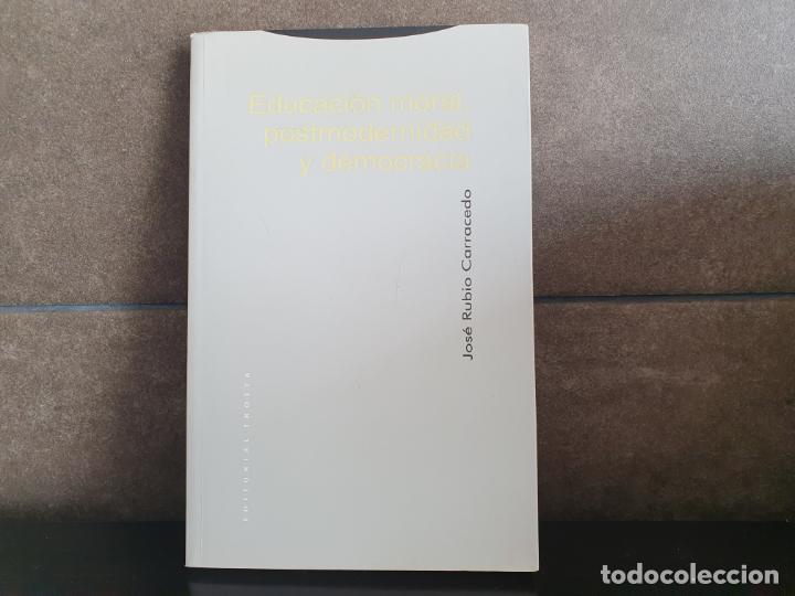 Livros em segunda m&atilde;o: Educaci&oacute;n moral, postmodernidad y democracia: M&aacute;s all&aacute; del liberalismo y del comunitarismo Rubio
