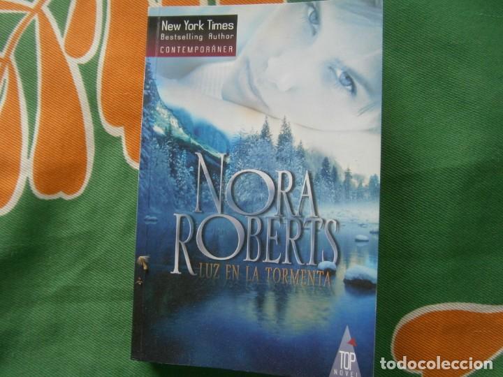 Libros: NORA ROBERTS, LUZ EN LA TORMENTA - Foto 1