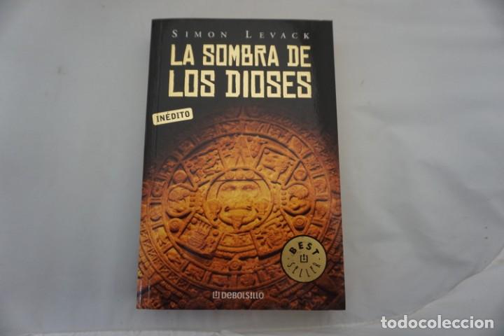 Libros: 22B - LA SOMBRA DE LOS DIOSES - SIMON LEVACK / DEBOLSILLO - Foto 1
