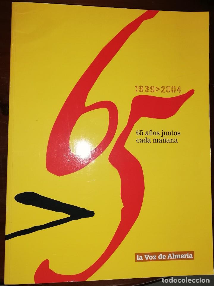 Libros: La Voz de Almer&iacute;a. 1939-2004. 65 a&ntilde;os juntos cada ma&ntilde;ana. 29 x 38 cm. 476 pp.