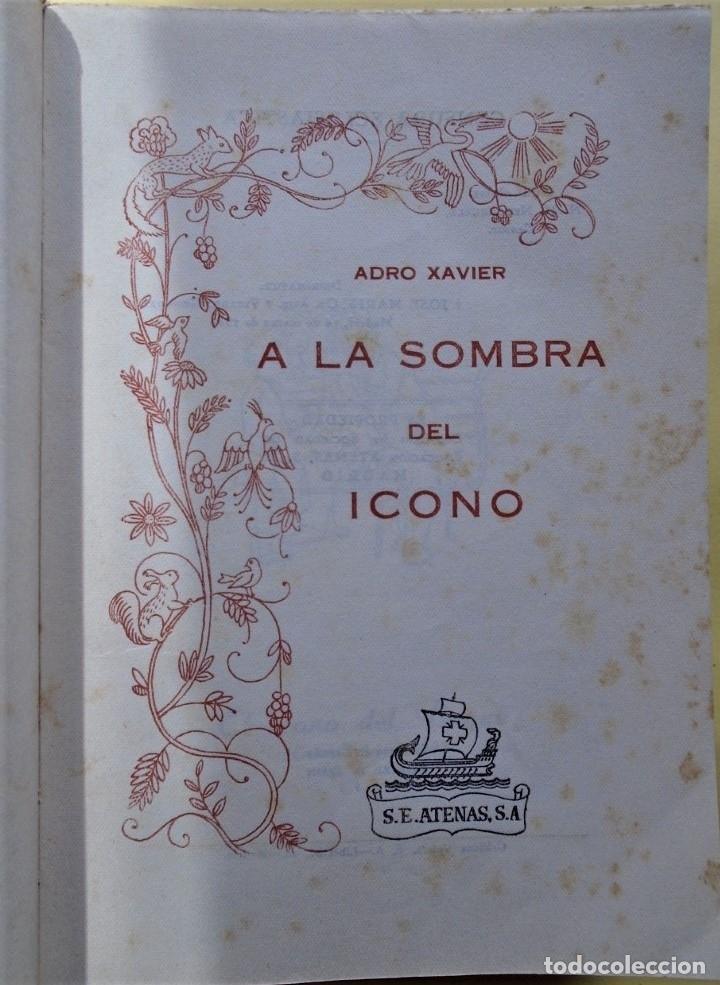 Libros: A la Sombra del Icono. (Ejemplar dedicado). - Adro, Xavier. - Foto 2