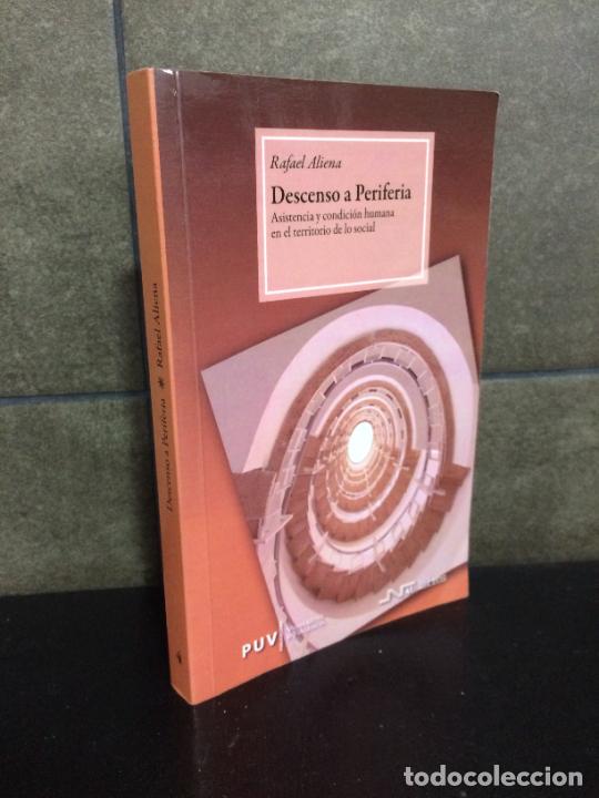 Livres: Descenso a Periferia: Asistencia y condici&oacute;n humana en el territorio de lo social (Trabajo Social).