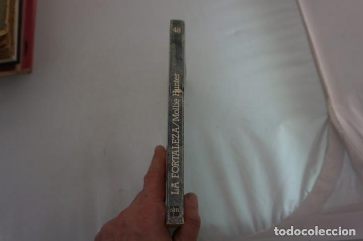 Libros: AR5B/ - LA FORTALEZA - MOLLIE HUNTER / EDICIONES SM - Foto 2