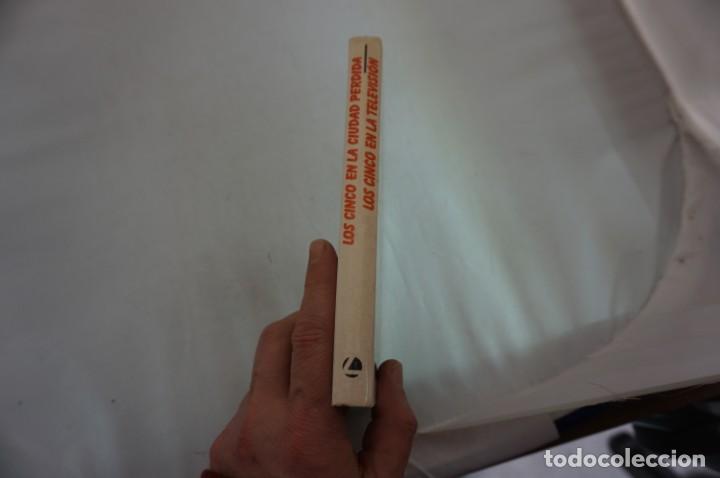 Libros: 18E/ LOS CINCO EN LA CIUDAD PERDIDA - LOS CINCO EN LA TELEVISION - Foto 2