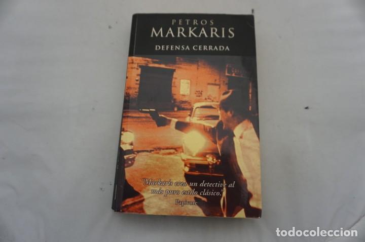 Libros: 10F/ DEFENSA CERRADA - PETROS MARKARIS / PAPIVORE - Foto 1