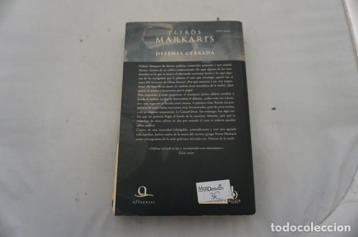 Libros: 10F/ DEFENSA CERRADA - PETROS MARKARIS / PAPIVORE - Foto 7