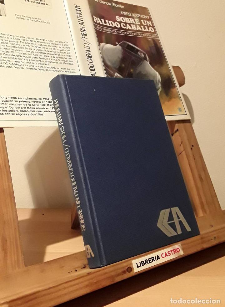 Libros: Sobre un p&aacute;lido caballo - Piers Anthony - Foto 2