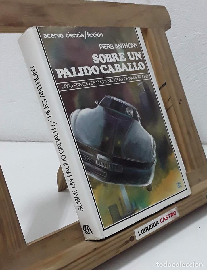 Libros: Sobre un p&aacute;lido caballo - Piers Anthony - Foto 1