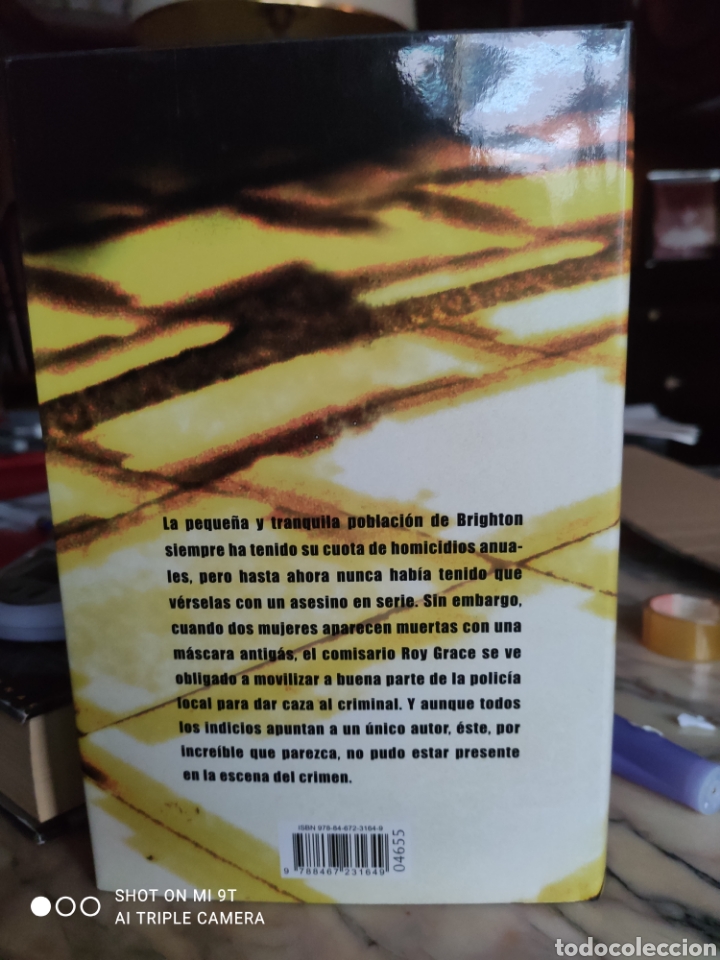 Libros: Casi Muerto. Peter James - Foto 2