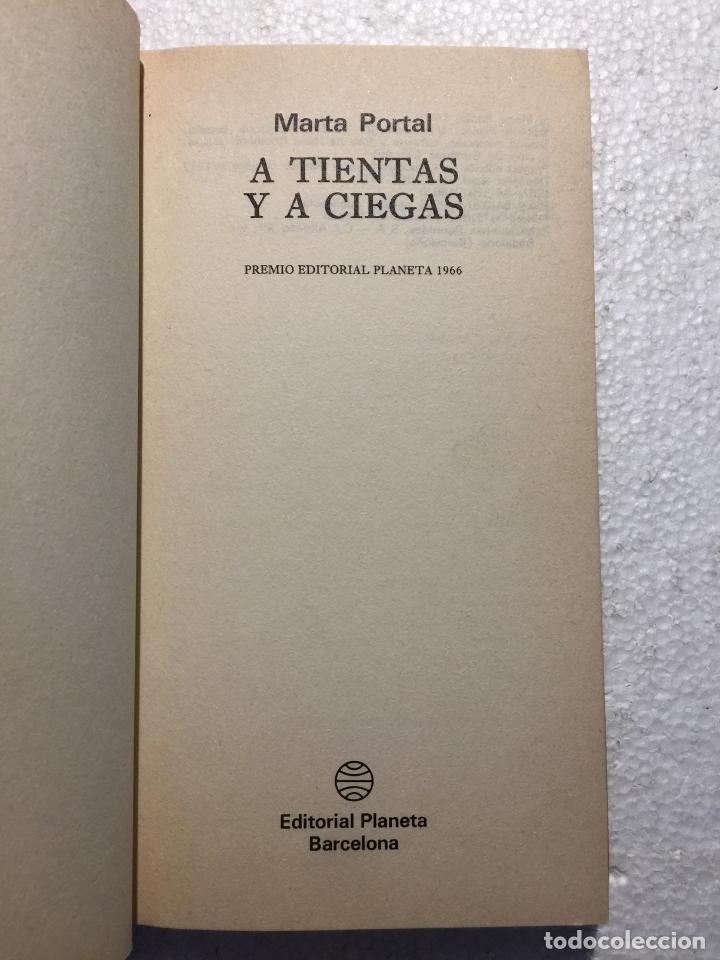 Libros: A tientas y a ciegas - Marta Portal - Foto 4