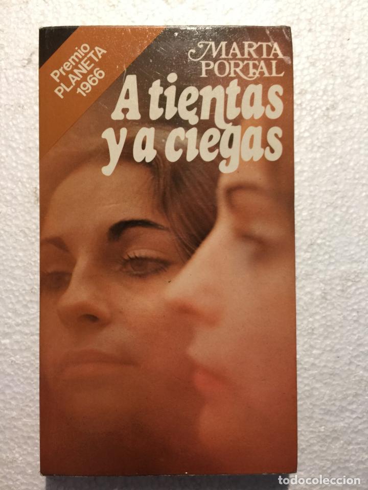 Libros: A tientas y a ciegas - Marta Portal - Foto 1