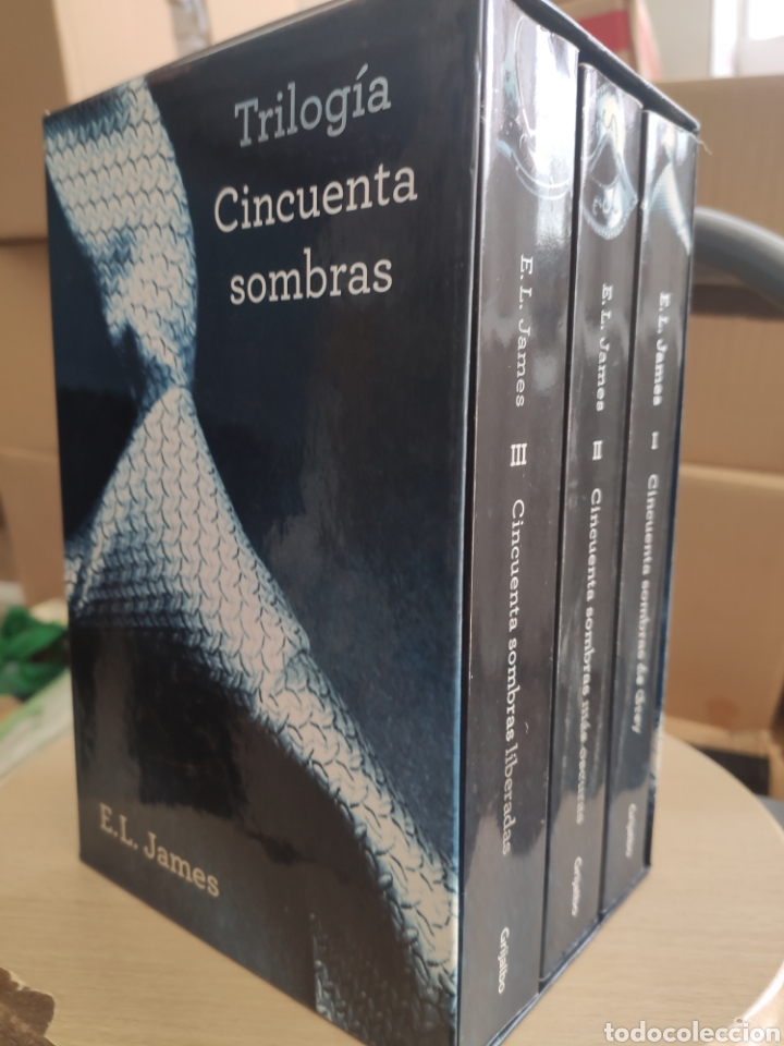Libros: Trilog&iacute;a Cincuenta Sombras de Grey. E. L. James - Foto 1