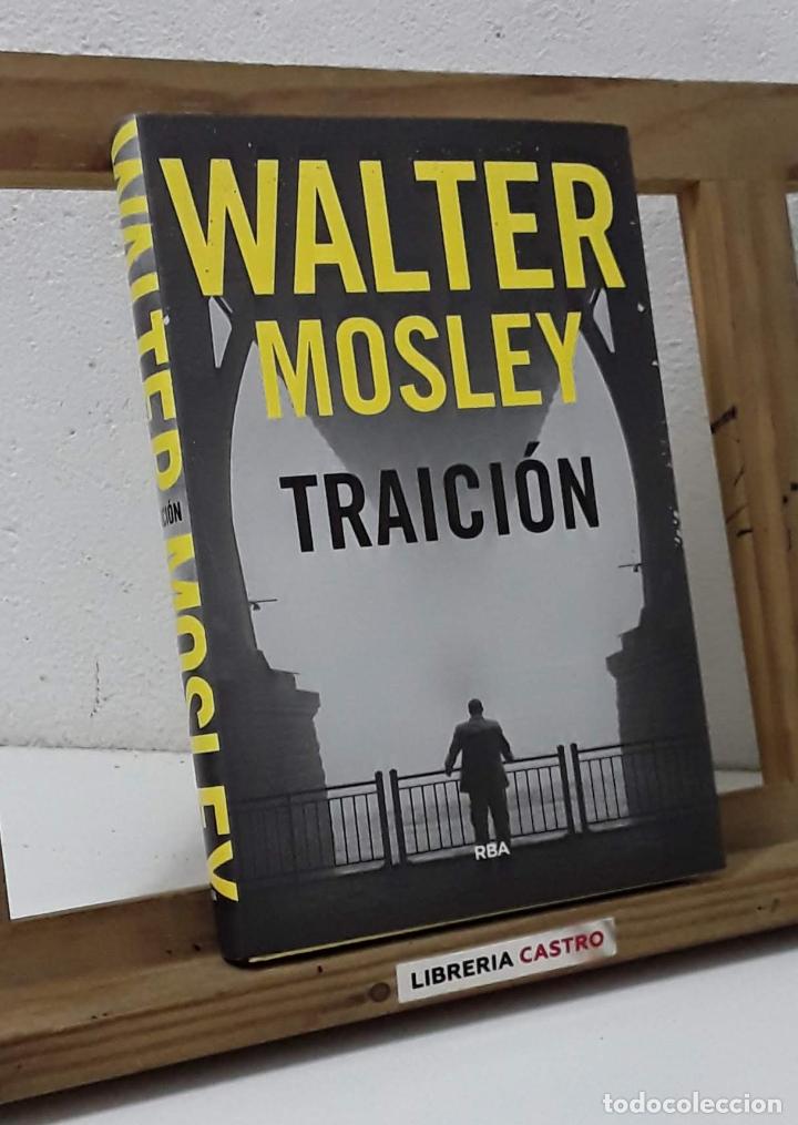 Libros: Traici&oacute;n - Walter Mosley - Foto 1