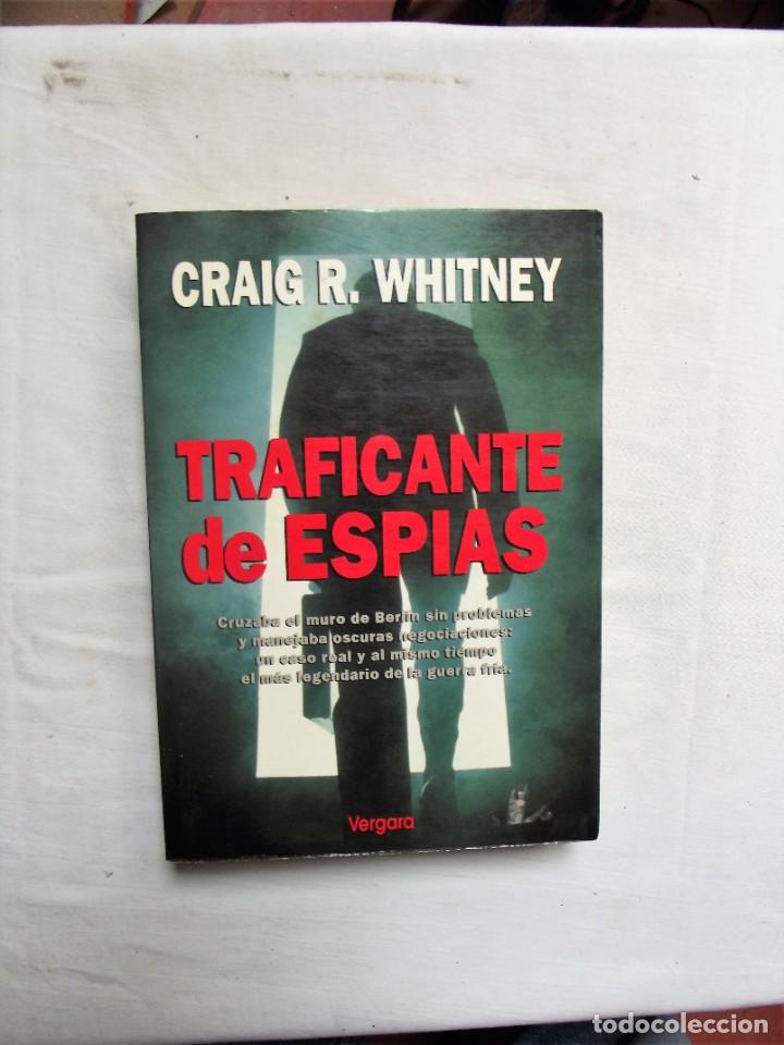 Libros: TRAFICANTE DE ESPIAS DE CRAIG R. WHITNEY - Foto 1