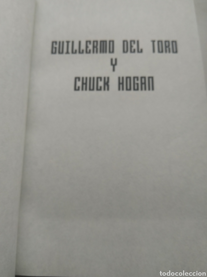 Libros: NOCTURNA/GUILLERMO DEL TORO - Foto 2