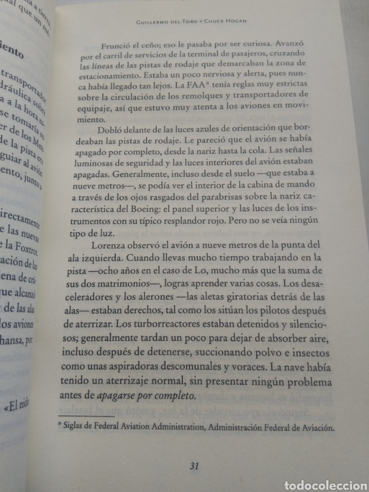 Libros: NOCTURNA/GUILLERMO DEL TORO - Foto 4