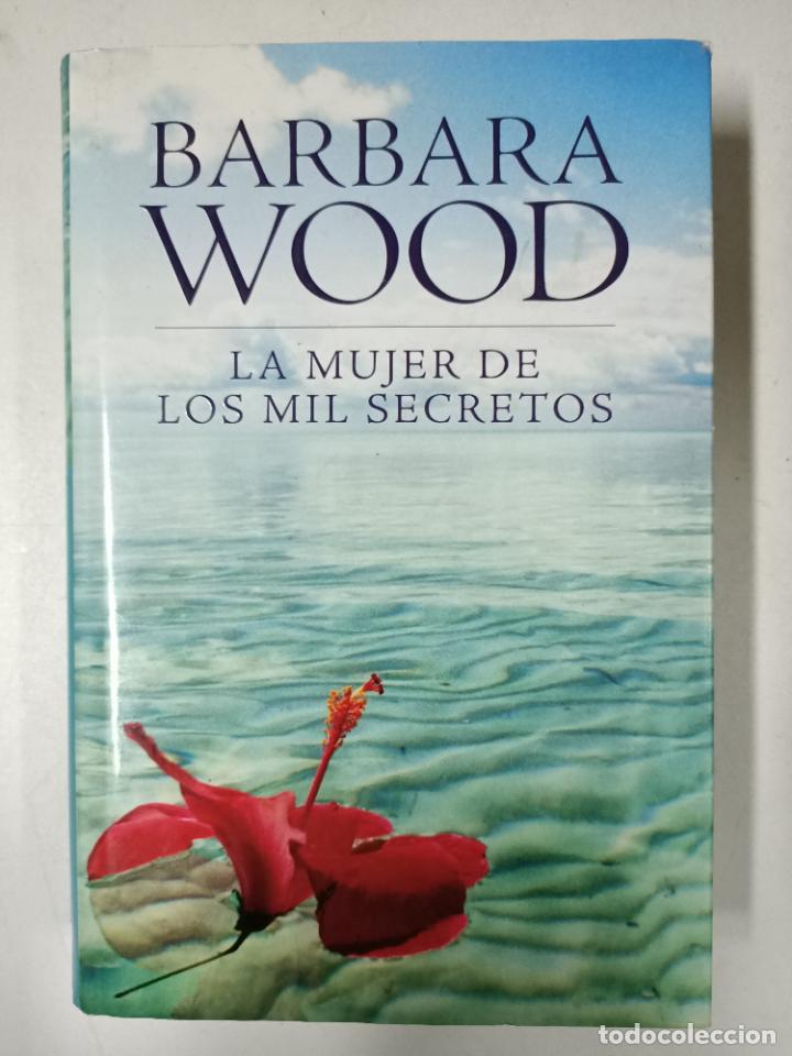 Libros: La mujer de los mil secretos / BARBARA WOOD - Foto 1