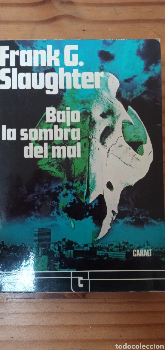 Libros: Bajo la sombra del mal. - Foto 1