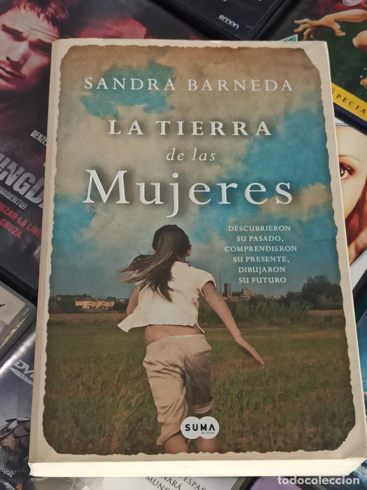 Libros: LA TIERRA DE LAS MUJERES - SANDRA BARNEDA - SUMA - 2014 (A24) - Foto 1