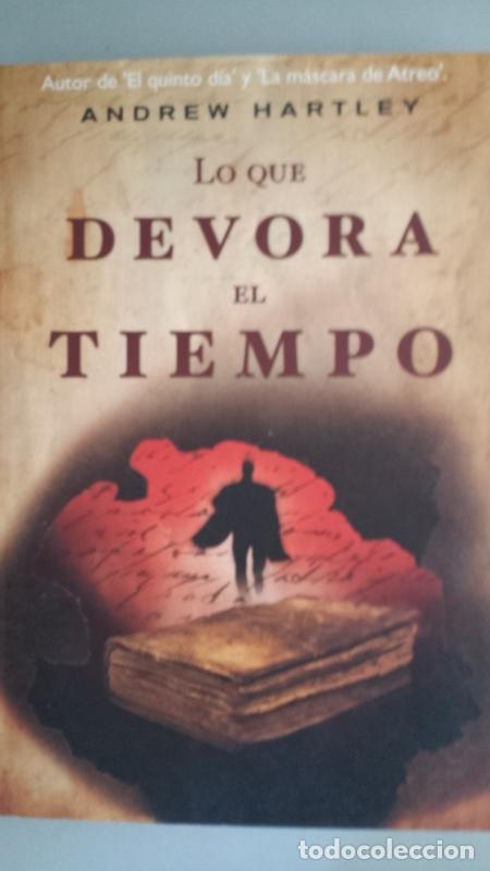 Libros: Lo que devora el tiempo - Andrew James Hartley - Foto 1