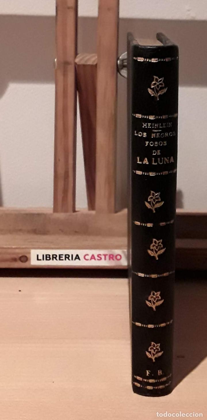 Libros: Los negros fosos de la Luna - Robert A. Heinlein - Foto 4