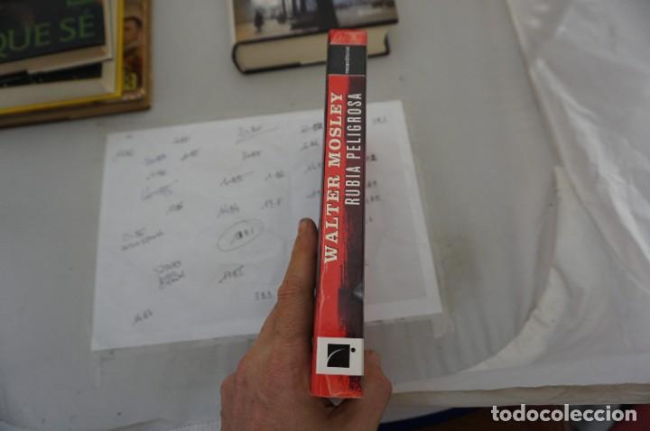 Libros: 7A/ RUBIA PELIGROSA - WALTER MOSLEY / ROCA EDITORIAL - Foto 2