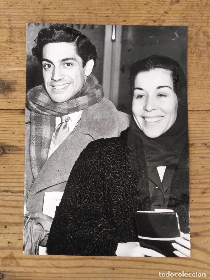Livres: Foto B/N. Los bailarines ANTONIO y ROSARIO en Estocolmo para su actuaci&oacute;n en el Stockholm Concert Ha
